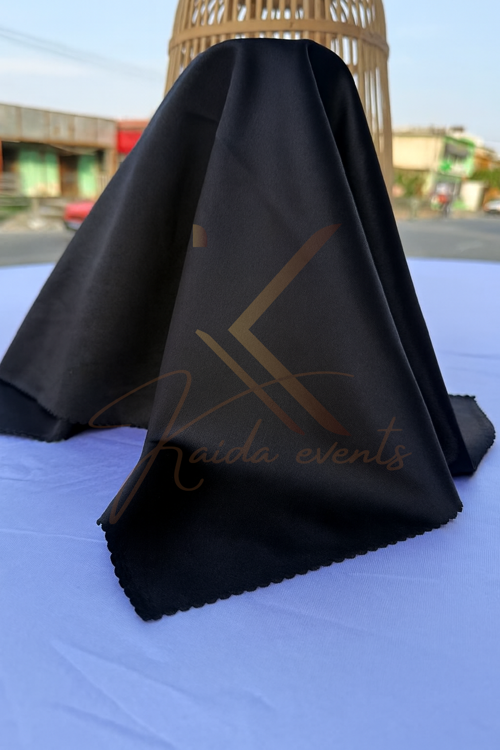 Serviette de table noire satinée