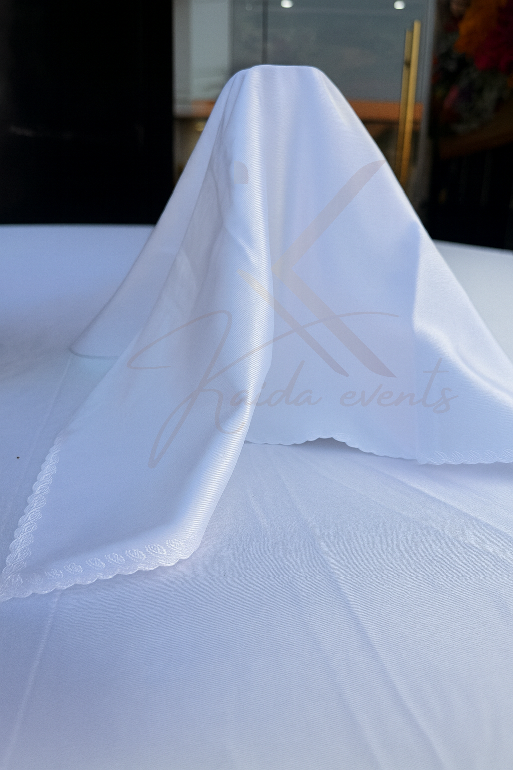 Serviette de table blanche satinée