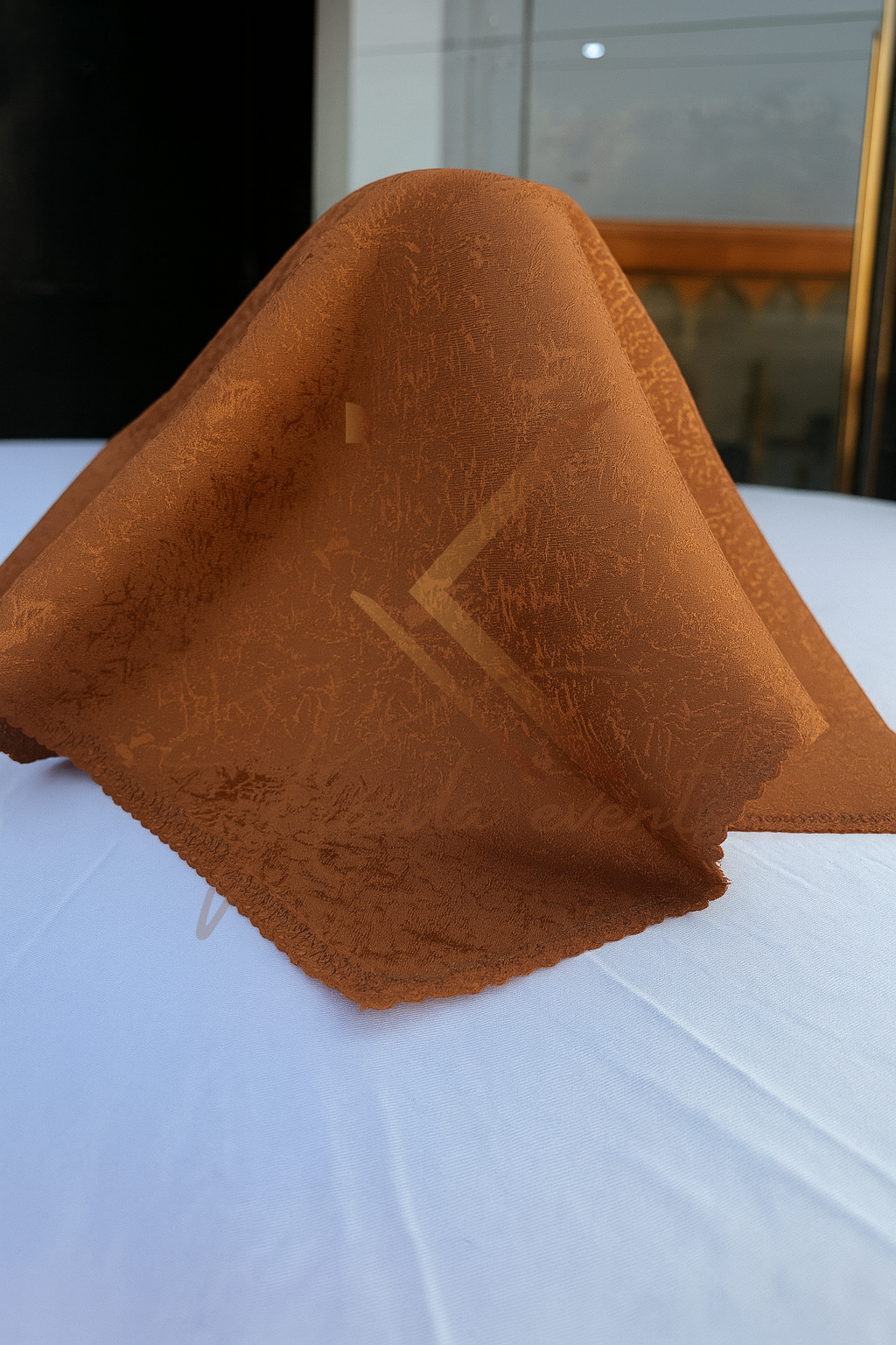 Serviette de table marron fonce motif