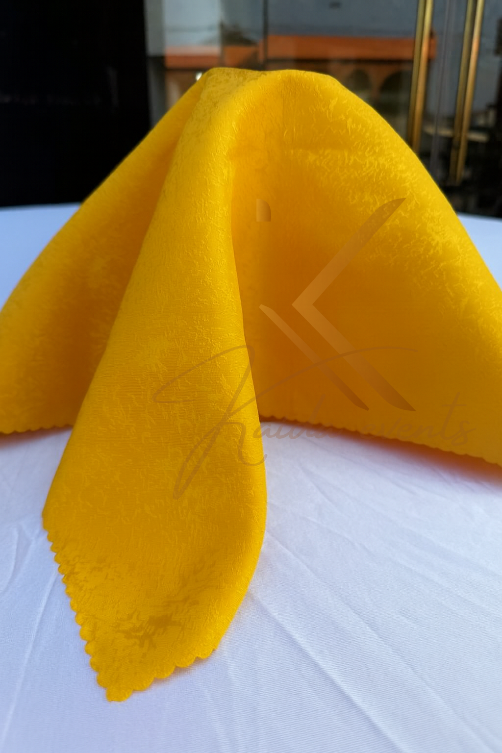 Serviette de table jaune moutard motif