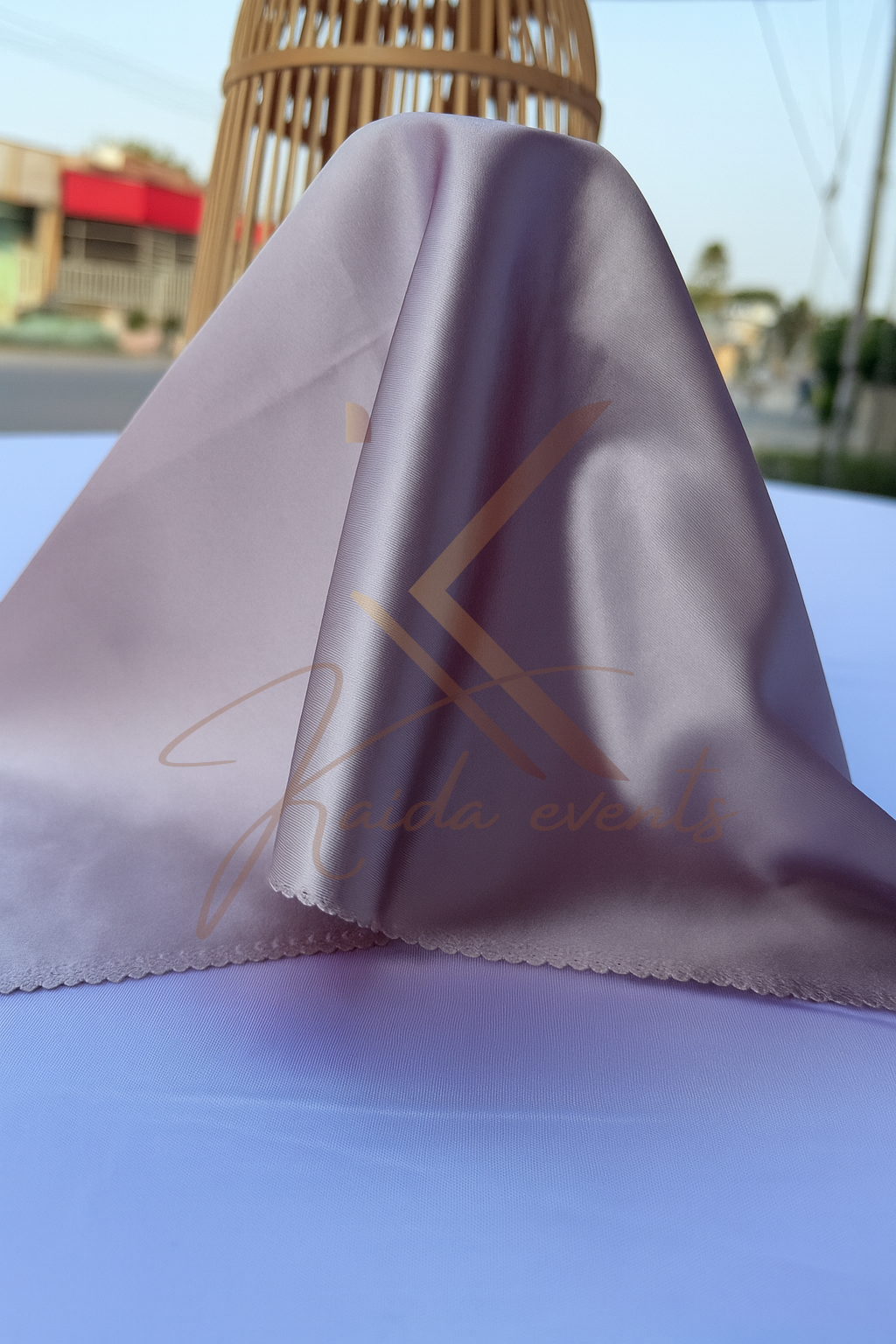 Serviette de table mauve satinée