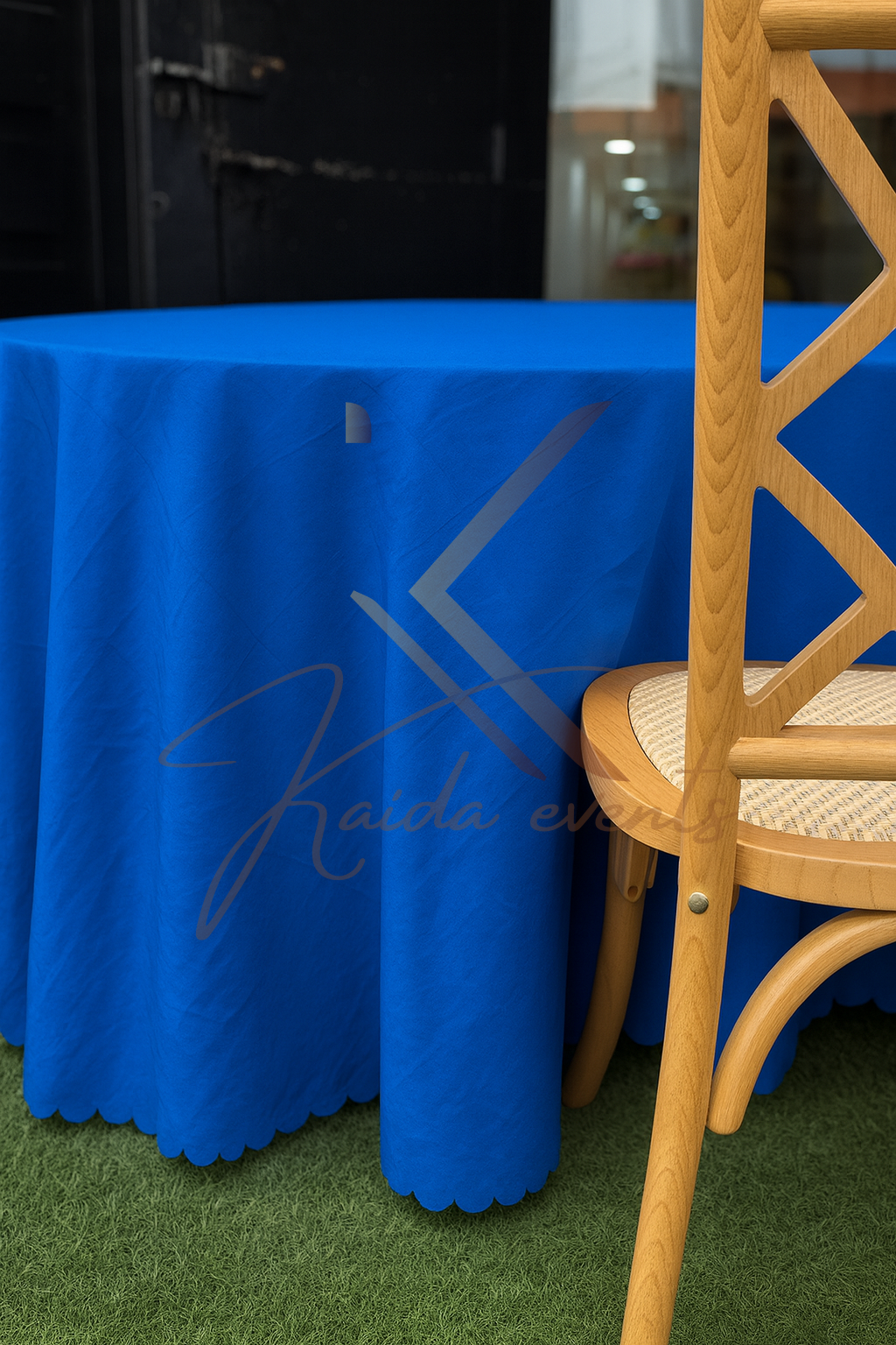 Nappe rond bleu roi sans motif