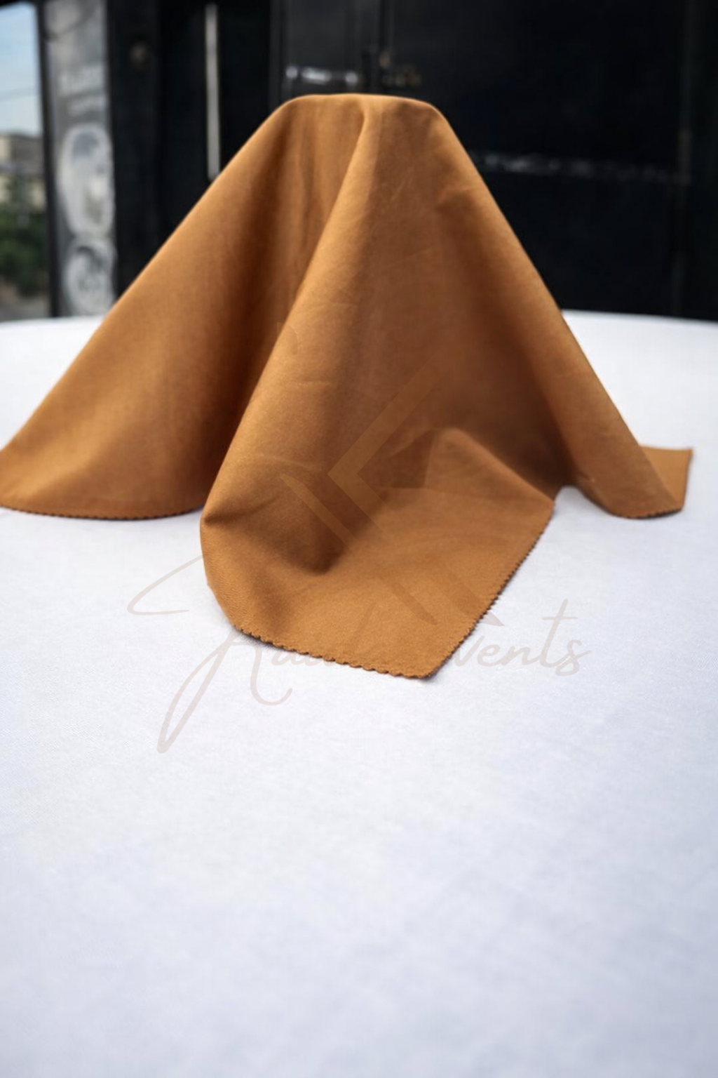 Serviette de table marron satine